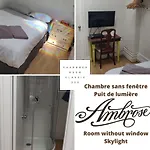 Ambrose House & Cafe - Self Check-In Guesthouse