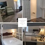 Ambrose House & Cafe - Self Check-In Guesthouse