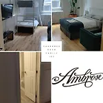Ambrose House & Cafe - Self Check-In Guesthouse