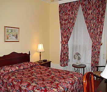 Hotel Ambrose House & Cafe - Self Check-in Montreal